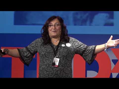 Dones, ciència i tecnologia... una carrera de fons | Núria Salán | TEDxReus